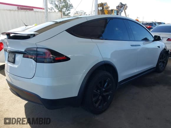 ✅ 2022 Tesla Model X • VIN: 7SAXCBE57NF337329 • Lot: 42294247. Wystawiony na IAAI z przebiegiem 52 994 mil. Bezpłatny archiwum sprzedaży aukcyjnych z USA i szczegółowy raport historii pojazdu na DreamBid. Zdjęcie 4.