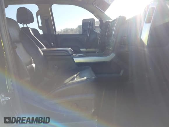 ✅ 2018 Chevrolet Silverado 2500HD LTZ • VIN: 1GC1KWEY5JF242796 • Lot: 43434125. Wystawiony na IAAI z przebiegiem 142 736 mil. Bezpłatny archiwum sprzedaży aukcyjnych z USA i szczegółowy raport historii pojazdu na DreamBid. Zdjęcie 5.