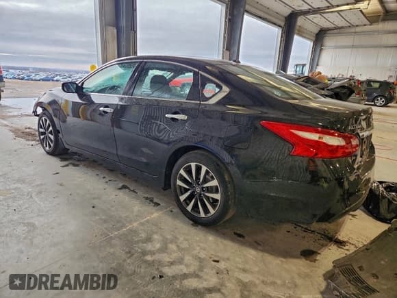 ✅ 2017 Nissan Altima SL • VIN: 1N4AL3AP6HC236497 • Lot: 92889615. Listed on Copart with 62,321 mi. Free auction sales archive from the USA and detailed vehicle history report at DreamBid. Image 2.