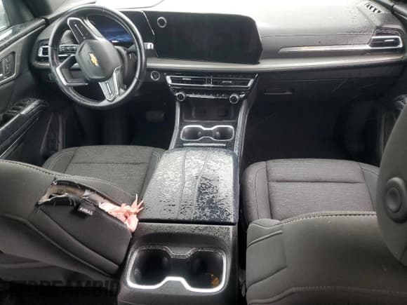 ✅ 2024 Chevrolet Traverse AWD LT • VIN: 1GNEVGKSXRJ169889 • Lot: 81918735. Wystawiony na Copart z przebiegiem 20 784 mil. Bezpłatny archiwum sprzedaży aukcyjnych z USA i szczegółowy raport historii pojazdu na DreamBid. Zdjęcie 8.