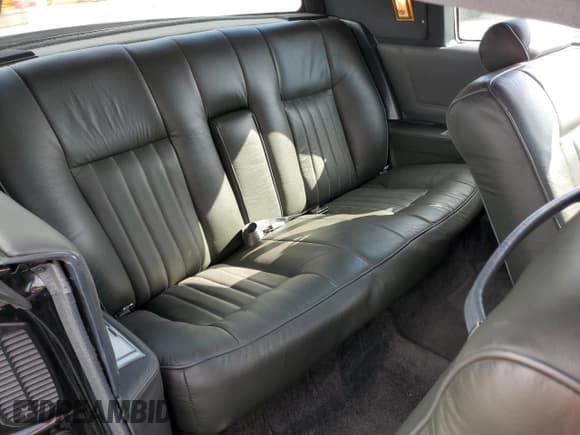 ✅ 1985 Cadillac Eldorado • VIN: 1G6EL578XFE640091 • Lot: 71849374. Wystawiony na Copart z przebiegiem 30 631 mil. Bezpłatny archiwum sprzedaży aukcyjnych z USA i szczegółowy raport historii pojazdu na DreamBid. Zdjęcie 10.