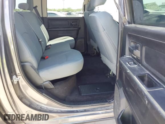 ✅ 2017 Ram 2500 Tradesman • VIN: 3C6UR5HL0HG616122 • Lot: 42433213. Listed on IAAI with 318,572 mi. Free auction sales archive from the USA and detailed vehicle history report at DreamBid. Image 8.