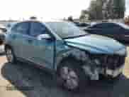 2019 Hyundai Kona SEL z VIN KM8K23AGXKU054705, wystawiony jako Copart lot #50239855 z przebiegiem 27 544 mil mil oraz Szkoda całkowita • Salvage title. Historia ofert i sprzedaży dostępna na DreamBid. Obrazek 4.