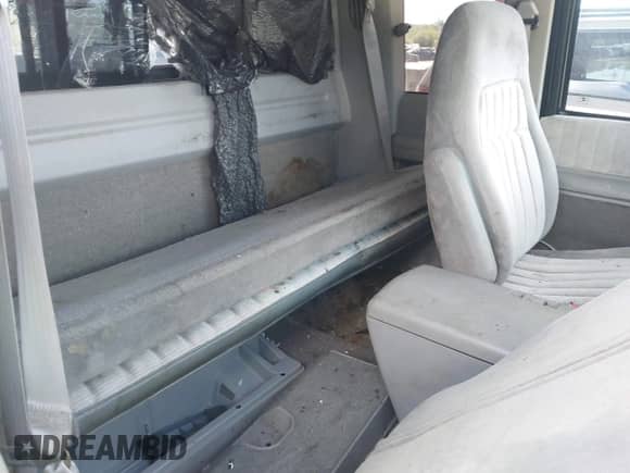 1993 Chevrolet Silverado 1500 с VIN 2GCEK19K7P1138868, выставлен на аукционе IAAI как лот 43229444 с пробегом 123 885 миль миль и . История ставок и продаж доступна на DreamBid. Изображение 8.