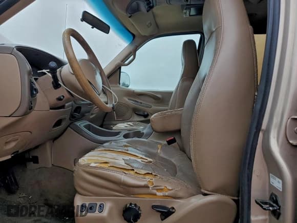 ✅ 1997 Ford Expedition XLT • VIN: 1FMEU17L9VLB43160 • Лот: 94244755. Опубликован ранее на Copart с пробегом 204 162 миль. Бесплатный доступ к архиву аукционных продаж из США и подробный отчёт об истории автомобиля на DreamBid. Изображение 7.