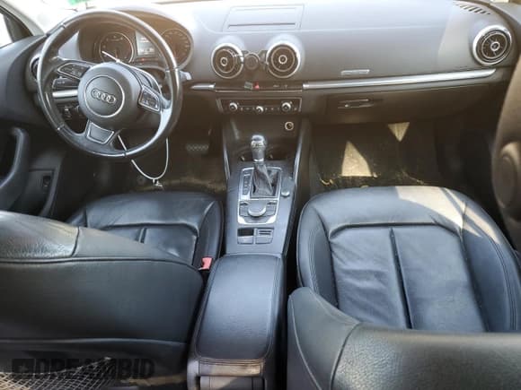 ✅ 2015 Audi S3 Premium Plus • VIN: WAUBFGFF0F1056824 • Лот: 61876213. Опубликован ранее на Copart с пробегом 137 064 миль. Бесплатный доступ к архиву аукционных продаж из США и подробный отчёт об истории автомобиля на DreamBid. Изображение 8.