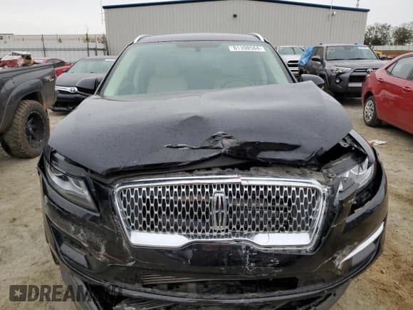 ✅ 2019 Lincoln MKC Standard • VIN: 5LMCJ1D98KUL37318 • Lot: 81398564. Wystawiony na Copart z przebiegiem 35 929 mil. Bezpłatny archiwum sprzedaży aukcyjnych z USA i szczegółowy raport historii pojazdu na DreamBid. Zdjęcie 5.