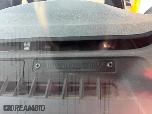 ✅ 2018 Jeep Wrangler Sahara • VIN: 1C4AJWBGXJL937095 • Lot: 42109205. Listed on Copart with 34,408 mi. Free auction sales archive from the USA and detailed vehicle history report at DreamBid. Image 14.