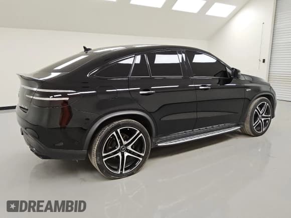 ✅ 2018 Mercedes-Benz GLE 43 AMG • VIN: 4JGED6EB5JA113618 • Лот: 51303915. Опубликован ранее на Copart с пробегом 60 982 миль. Бесплатный доступ к архиву аукционных продаж из США и подробный отчёт об истории автомобиля на DreamBid. Изображение 3.
