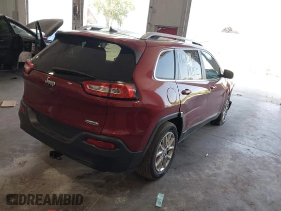 ✅ 2017 Jeep Cherokee Latitude • VIN: 1C4PJLCB8HW560464 • Lot: 42694469. Wystawiony na IAAI z przebiegiem 148 898 mil. Bezpłatny archiwum sprzedaży aukcyjnych z USA i szczegółowy raport historii pojazdu na DreamBid. Zdjęcie 4.