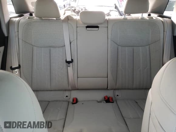 ✅ 2019 Audi e-tron Prestige • VIN: WA1VABGE9KB024265 • Lot: 39302243. Wystawiony na Copart z przebiegiem 29 531 mil. Bezpłatny archiwum sprzedaży aukcyjnych z USA i szczegółowy raport historii pojazdu na DreamBid. Zdjęcie 10.