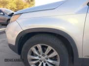 ✅ 2011 Kia Sorento EX • VIN: 5XYKUCA17BG011080 • Lot: 43641383. Listed on IAAI with 262,349 mi. Free auction sales archive from the USA and detailed vehicle history report at DreamBid. Image 12.