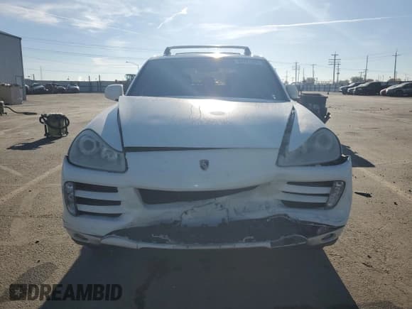 ✅ 2010 Porsche Cayenne • VIN: WP1AA2AP5ALA01068 • Lot: 89721705. Listed on Copart with 159,640 mi. Free auction sales archive from the USA and detailed vehicle history report at DreamBid. Image 5.