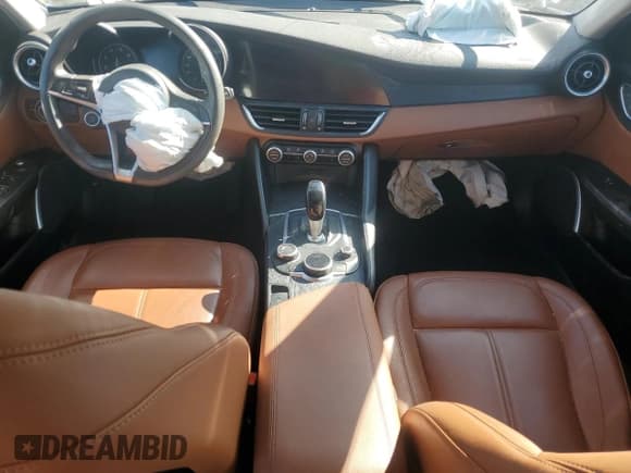 ✅ 2019 Alfa Romeo Giulia • VIN: ZARFANAN1K7622797 • Lot: 48194165. Wystawiony na Copart z przebiegiem Nie podano. Bezpłatny archiwum sprzedaży aukcyjnych z USA i szczegółowy raport historii pojazdu na DreamBid. Zdjęcie 8.