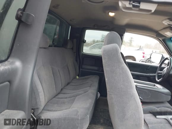 ✅ 2002 Chevrolet Silverado 2500HD • VIN: 1GCHK29U32E126728 • Lot: 43747985. Wystawiony na IAAI z przebiegiem 226 176 mil. Bezpłatny archiwum sprzedaży aukcyjnych z USA i szczegółowy raport historii pojazdu na DreamBid. Zdjęcie 8.