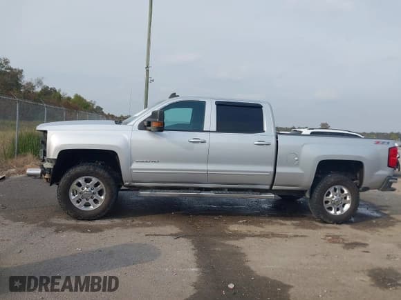 ✅ 2015 Chevrolet Silverado 2500HD LT • VIN: 1GC1KVEG2FF617973 • Лот: 43701265. Опубликован ранее на IAAI с пробегом 241 513 миль. Бесплатный доступ к архиву аукционных продаж из США и подробный отчёт об истории автомобиля на DreamBid. Изображение 15.