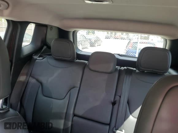 ✅ 2016 Jeep Renegade Limited • VIN: ZACCJADT6GPC85053 • Lot: 85124825. Wystawiony na Copart z przebiegiem 74 796 mil. Bezpłatny archiwum sprzedaży aukcyjnych z USA i szczegółowy raport historii pojazdu na DreamBid. Zdjęcie 10.