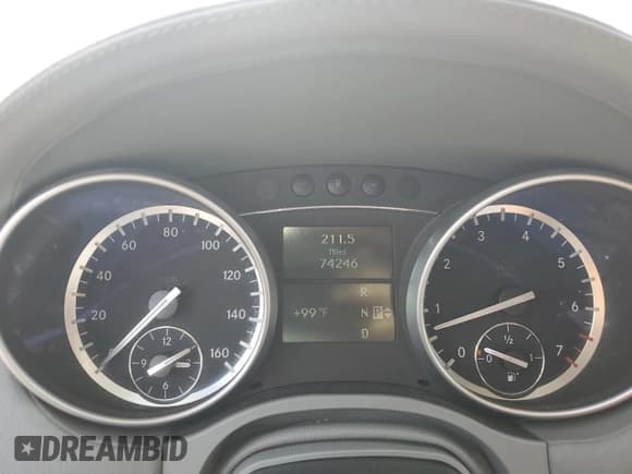 ✅ 2010 Mercedes-Benz GL 550 • VIN: 4JGBF8GEXAA572210 • Lot: 63015245. Wystawiony na Copart z przebiegiem 74 246 mil. Bezpłatny archiwum sprzedaży aukcyjnych z USA i szczegółowy raport historii pojazdu na DreamBid. Zdjęcie 9.