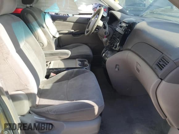 ✅ 2004 Toyota Sienna LE • VIN: 5TDZA23C84S057118 • Lot: 72085535. Wystawiony na Copart z przebiegiem 289 529 mil. Bezpłatny archiwum sprzedaży aukcyjnych z USA i szczegółowy raport historii pojazdu na DreamBid. Zdjęcie 7.