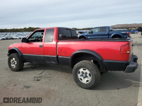 ✅ 2002 Chevrolet S-10 LS • VIN: 1GCCT19W528148246 • Лот: 45929905. Опубликован ранее на Copart с пробегом 151 017 миль. Бесплатный доступ к архиву аукционных продаж из США и подробный отчёт об истории автомобиля на DreamBid. Изображение 2.