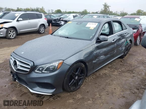 ✅ 2016 Mercedes-Benz E 400 • VIN: WDDHF6HBXGB251591 • Lot: 43274726. Listed on IAAI with 105,459 mi. Free auction sales archive from the USA and detailed vehicle history report at DreamBid. Image 18.