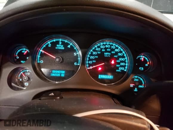 ✅ 2008 Chevrolet Suburban LTZ • VIN: 1GNFK16328J101744 • Lot: 69232634. Wystawiony na Copart z przebiegiem 186 535 mil. Bezpłatny archiwum sprzedaży aukcyjnych z USA i szczegółowy raport historii pojazdu na DreamBid. Zdjęcie 9.