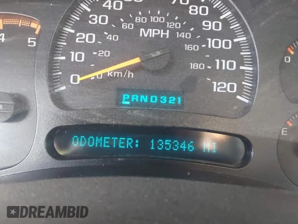 ✅ 2005 Chevrolet Silverado 2500HD LS • VIN: 1GCHK23275F915180 • Lot: 43714299. Wystawiony na IAAI z przebiegiem 135 346 mil. Bezpłatny archiwum sprzedaży aukcyjnych z USA i szczegółowy raport historii pojazdu na DreamBid. Zdjęcie 15.