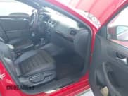 ✅ 2017 Volkswagen Jetta GLI • VIN: 3VW4T7AJ8HM379389 • Lot: 43623316. Wystawiony na IAAI z przebiegiem 79 013 mil. Bezpłatny archiwum sprzedaży aukcyjnych z USA i szczegółowy raport historii pojazdu na DreamBid. Zdjęcie 5.