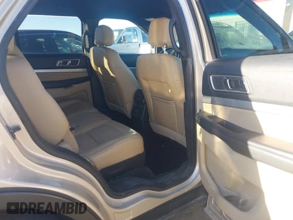 ✅ 2017 Ford Explorer XLT • VIN: 1FM5K8DH8HGA03550 • Lot: 43462149. Wystawiony na IAAI z przebiegiem 160 925 mil. Bezpłatny archiwum sprzedaży aukcyjnych z USA i szczegółowy raport historii pojazdu na DreamBid. Zdjęcie 8.