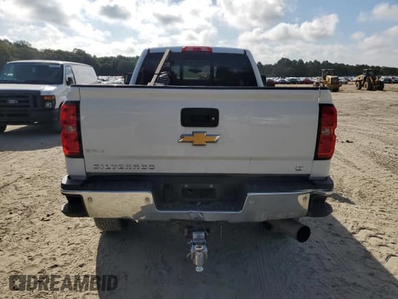 ✅ 2017 Chevrolet Silverado 2500HD LT • VIN: 1GC1KVEY5HF126423 • Lot: 68342725. Wystawiony na Copart z przebiegiem 125 107 mil. Bezpłatny archiwum sprzedaży aukcyjnych z USA i szczegółowy raport historii pojazdu na DreamBid. Zdjęcie 6.