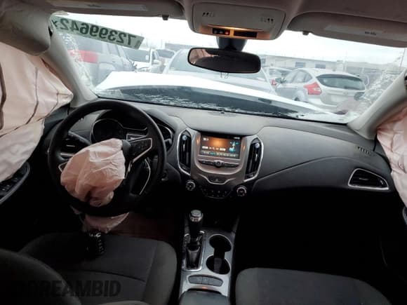 ✅ 2018 Chevrolet Cruze LT • VIN: 1G1BE5SM5J7133202 • Lot: 72399642. Listed on Copart with 51,142 mi. Free auction sales archive from the USA and detailed vehicle history report at DreamBid. Image 8.