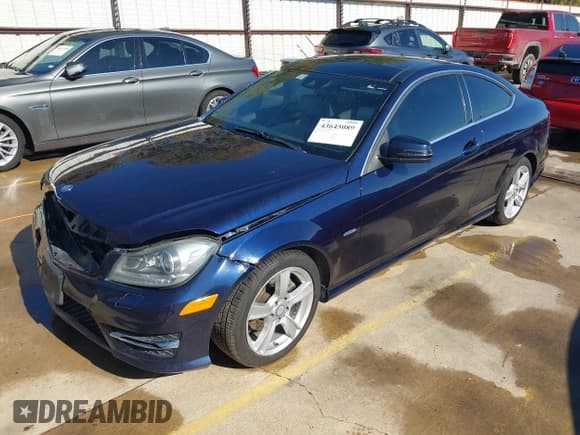 ✅ 2012 Mercedes-Benz C 250 • VIN: WDDGJ4HB9CF754515 • Lot: 43645089. Wystawiony na IAAI z przebiegiem 157 612 mil. Bezpłatny archiwum sprzedaży aukcyjnych z USA i szczegółowy raport historii pojazdu na DreamBid. Zdjęcie 2.