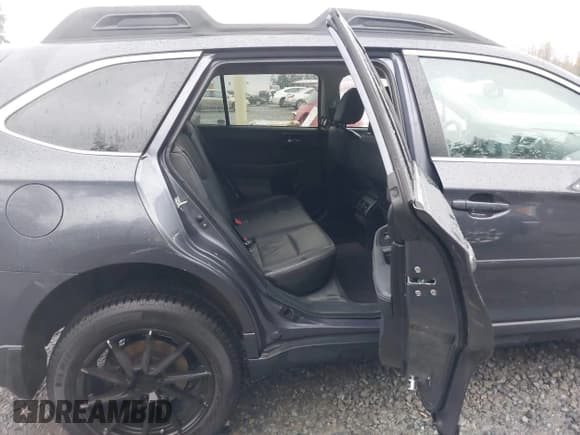 ✅ 2016 Subaru Outback Limited • VIN: 4S4BSENC3G3270976 • Lot: 43821517. Listed on IAAI with 90,431 mi. Free auction sales archive from the USA and detailed vehicle history report at DreamBid. Image 8.