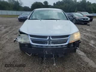✅ 2013 Dodge Avenger SE • VIN: 1C3CDZAB0DN592146 • Lot: 82248105. Wystawiony na Copart z przebiegiem 219 706 mil. Bezpłatny archiwum sprzedaży aukcyjnych z USA i szczegółowy raport historii pojazdu na DreamBid. Zdjęcie 5.