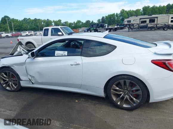 ✅ 2015 Hyundai Genesis Coupe R-Spec • VIN: KMHHU6KJ4FU127511 • Lot: 42214070. Wystawiony na IAAI z przebiegiem Nie podano. Bezpłatny archiwum sprzedaży aukcyjnych z USA i szczegółowy raport historii pojazdu na DreamBid. Zdjęcie 15.