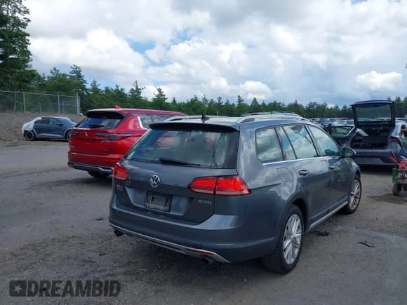 ✅ 2019 Volkswagen Golf S • VIN: 3VWH17AUXKM506457 • Lot: 42906860. Wystawiony na IAAI z przebiegiem 113 819 mil. Bezpłatny archiwum sprzedaży aukcyjnych z USA i szczegółowy raport historii pojazdu na DreamBid. Zdjęcie 4.
