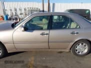 ✅ 2000 Mercedes-Benz C 230 Kompressor • VIN: WDBHA24G9YA856825 • Lot: 41418925. Wystawiony na IAAI z przebiegiem 99 616 mil. Bezpłatny archiwum sprzedaży aukcyjnych z USA i szczegółowy raport historii pojazdu na DreamBid. Zdjęcie 14.