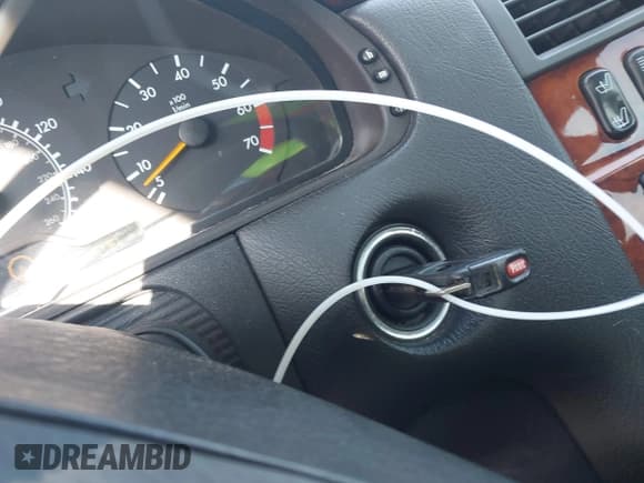 ✅ 1999 Mercedes-Benz E 320 • VIN: WDBJH82F9XX017330 • Lot: 42153871. Listed on IAAI with 247,771 mi. Free auction sales archive from the USA and detailed vehicle history report at DreamBid. Image 11.