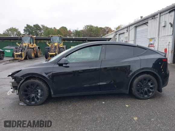 ✅ 2023 Tesla Model Y Long Range • VIN: 7SAYGDEE4PA178113 • Lot: 43376502. Listed on IAAI with 29,060 mi. Free auction sales archive from the USA and detailed vehicle history report at DreamBid. Image 15.