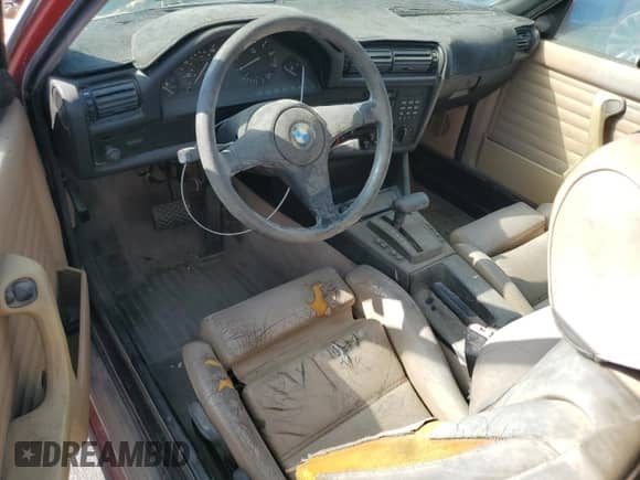 1990 BMW 3 Series z VIN WBABB2300LEC19669, wystawiony jako Copart lot #52403685 z przebiegiem 170 809 mil mil oraz Czysty tytuł • Clean title. Historia ofert i sprzedaży dostępna na DreamBid. Obrazek 8.