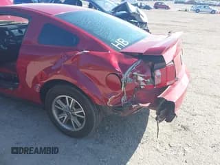 ✅ 2005 Ford Mustang Deluxe • VIN: 1ZVHT80NX55227451 • Lot: 43650778. Wystawiony na IAAI z przebiegiem 122 469 mil. Bezpłatny archiwum sprzedaży aukcyjnych z USA i szczegółowy raport historii pojazdu na DreamBid. Zdjęcie 6.