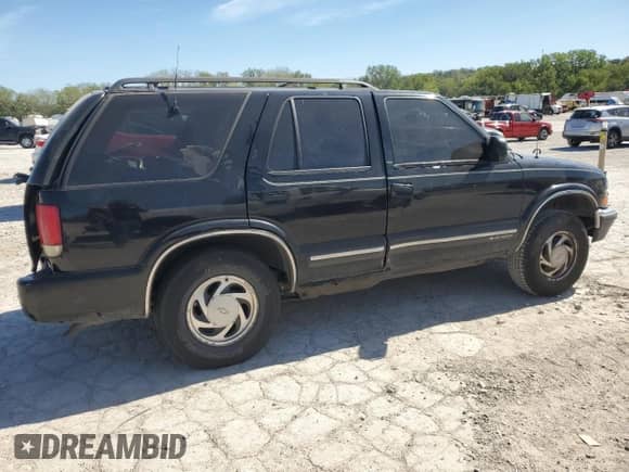 2001 Chevrolet Blazer LT z VIN 1GNDT13W812221860, wystawiony jako Copart lot #74085514 z przebiegiem Nie podano mil oraz Szkoda całkowita • Salvage title. Historia ofert i sprzedaży dostępna na DreamBid. Obrazek 3.