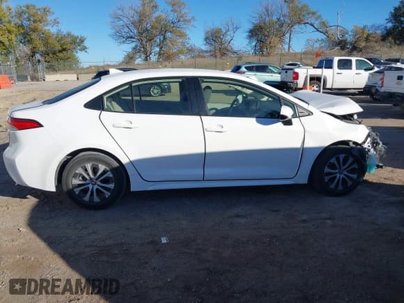 ✅ 2022 Toyota Corolla Hybrid LE • VIN: JTDEAMDE9N3005400 • Lot: 43584787. Wystawiony na IAAI z przebiegiem 58 525 mil. Bezpłatny archiwum sprzedaży aukcyjnych z USA i szczegółowy raport historii pojazdu na DreamBid. Zdjęcie 13.