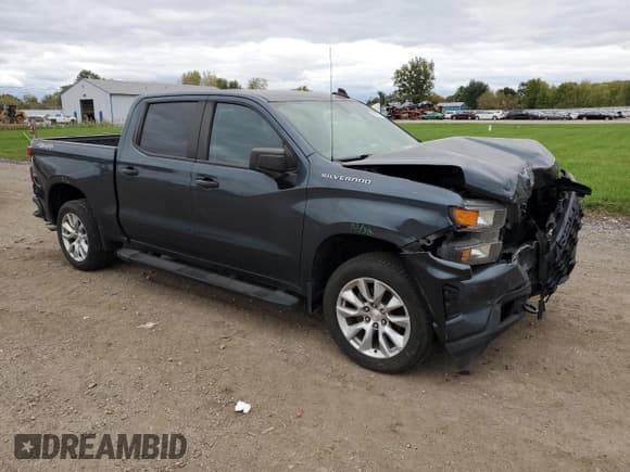 ✅ 2019 Chevrolet Silverado 1500 Custom • VIN: 3GCPYBEH2KG312577 • Lot: 74548714. Wystawiony na Copart z przebiegiem 135 499 mil. Bezpłatny archiwum sprzedaży aukcyjnych z USA i szczegółowy raport historii pojazdu na DreamBid. Zdjęcie 4.