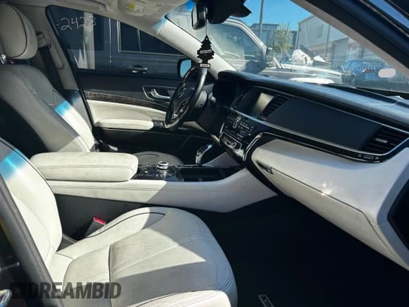 ✅ 2015 Kia K900 Luxury • VIN: KNALW4D48F6017244 • Lot: 91629215. Wystawiony na Copart z przebiegiem 165 778 mil. Bezpłatny archiwum sprzedaży aukcyjnych z USA i szczegółowy raport historii pojazdu na DreamBid. Zdjęcie 5.