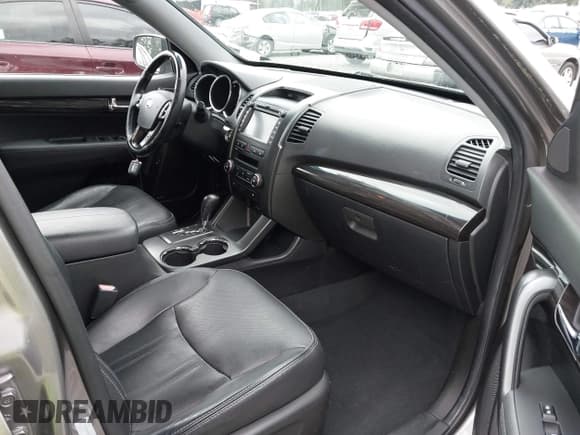 ✅ 2012 Kia Sorento SX • VIN: 5XYKWDA28CG281834 • Lot: 42596832. Listed on IAAI with 140,233 mi. Free auction sales archive from the USA and detailed vehicle history report at DreamBid. Image 5.