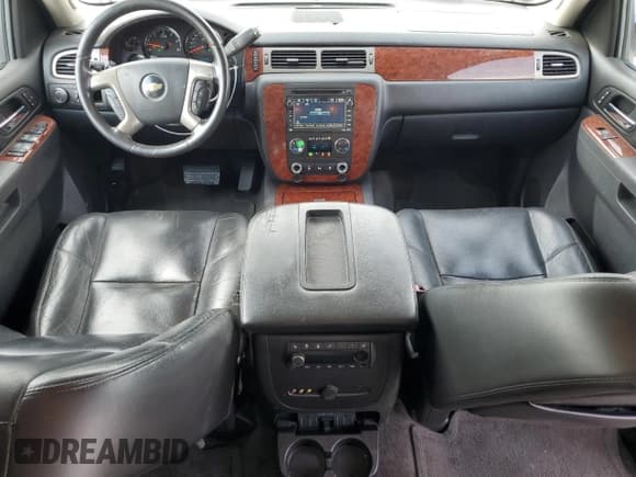 ✅ 2011 Chevrolet Suburban LTZ • VIN: 1GNSCKE0XBR275319 • Lot: 63765554. Wystawiony na Copart z przebiegiem 215 494 mil. Bezpłatny archiwum sprzedaży aukcyjnych z USA i szczegółowy raport historii pojazdu na DreamBid. Zdjęcie 8.