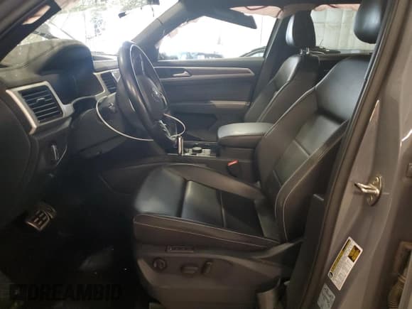 ✅ 2021 Volkswagen Atlas SEL • VIN: 1V2SE2CA6MC224466 • Lot: 66455995. Wystawiony na Copart z przebiegiem 62 442 mil. Bezpłatny archiwum sprzedaży aukcyjnych z USA i szczegółowy raport historii pojazdu na DreamBid. Zdjęcie 7.