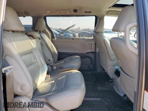 ✅ 2017 Toyota Sienna XLE Auto Access Seat • VIN: 5TDYZ3DC5HS802745 • Lot: 85313025. Listed on Copart with 188,861 mi. Free auction sales archive from the USA and detailed vehicle history report at DreamBid. Image 11.