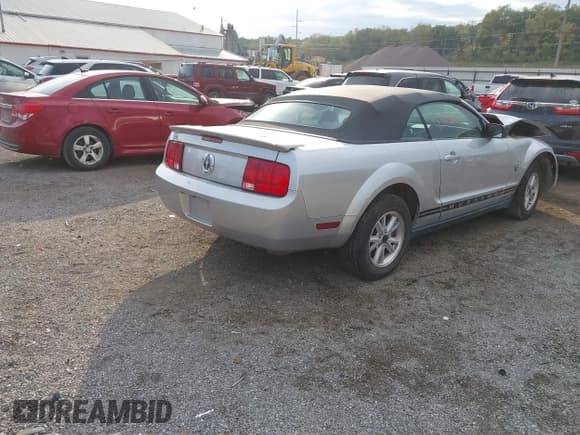 ✅ 2009 Ford Mustang • VIN: 1ZVHT84N095114611 • Lot: 43427616. Listed on IAAI with 81,282 mi. Free auction sales archive from the USA and detailed vehicle history report at DreamBid. Image 4.